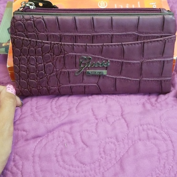 Burgundy Guess Wallet - Picture 2 of 3
